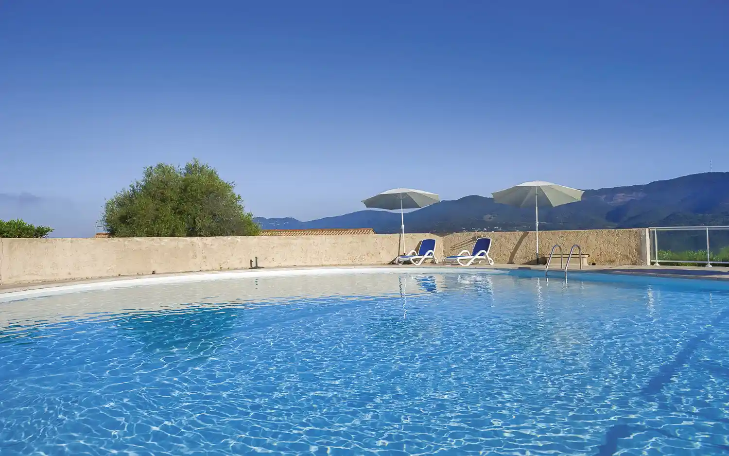 Lagrange Vacances&reg;  - Serra di Ferro / Porto Pollo - Alba Rossa