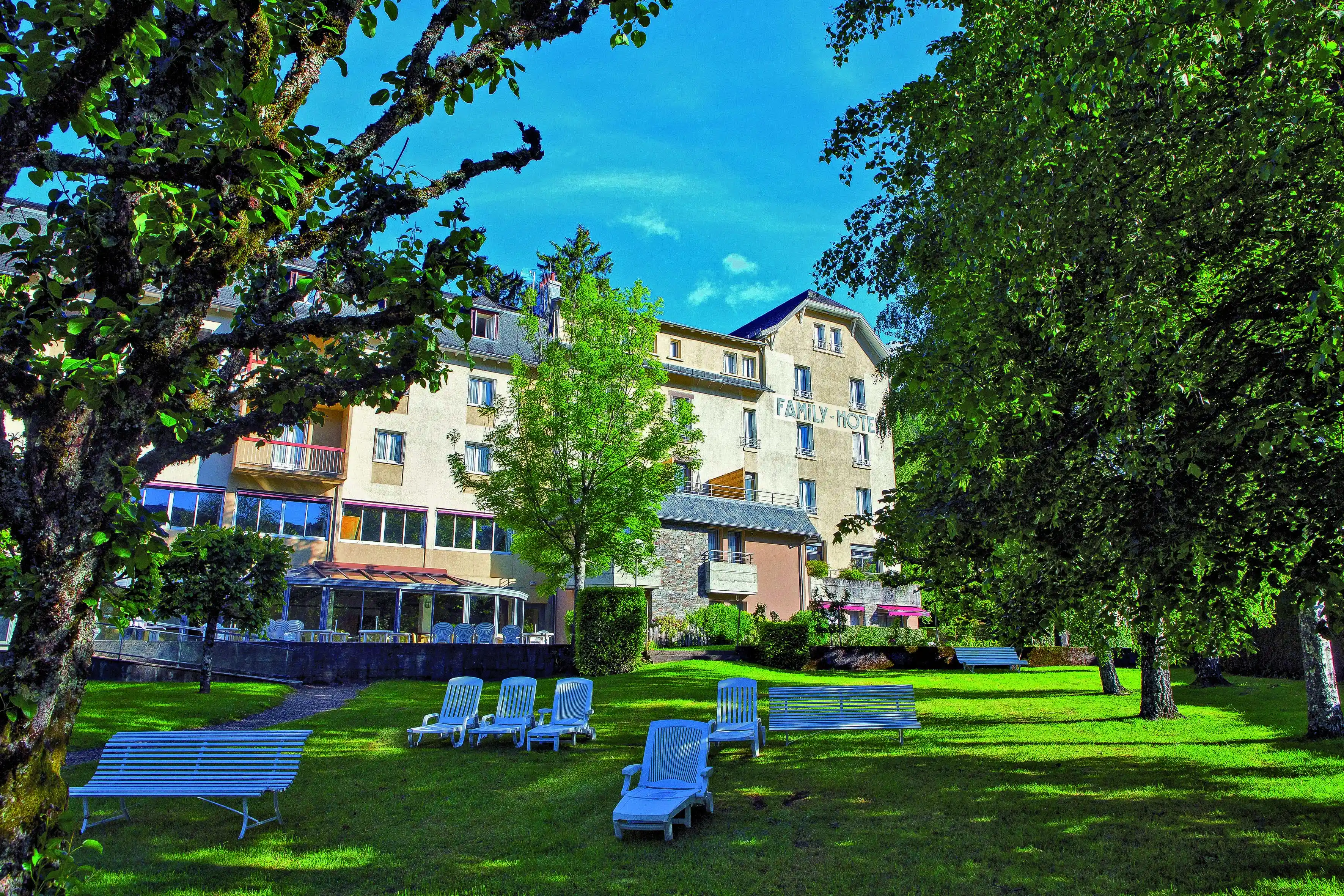 Lagrange Vacances®  - Vic-sur-Cere - HOTEL LE FAMILY