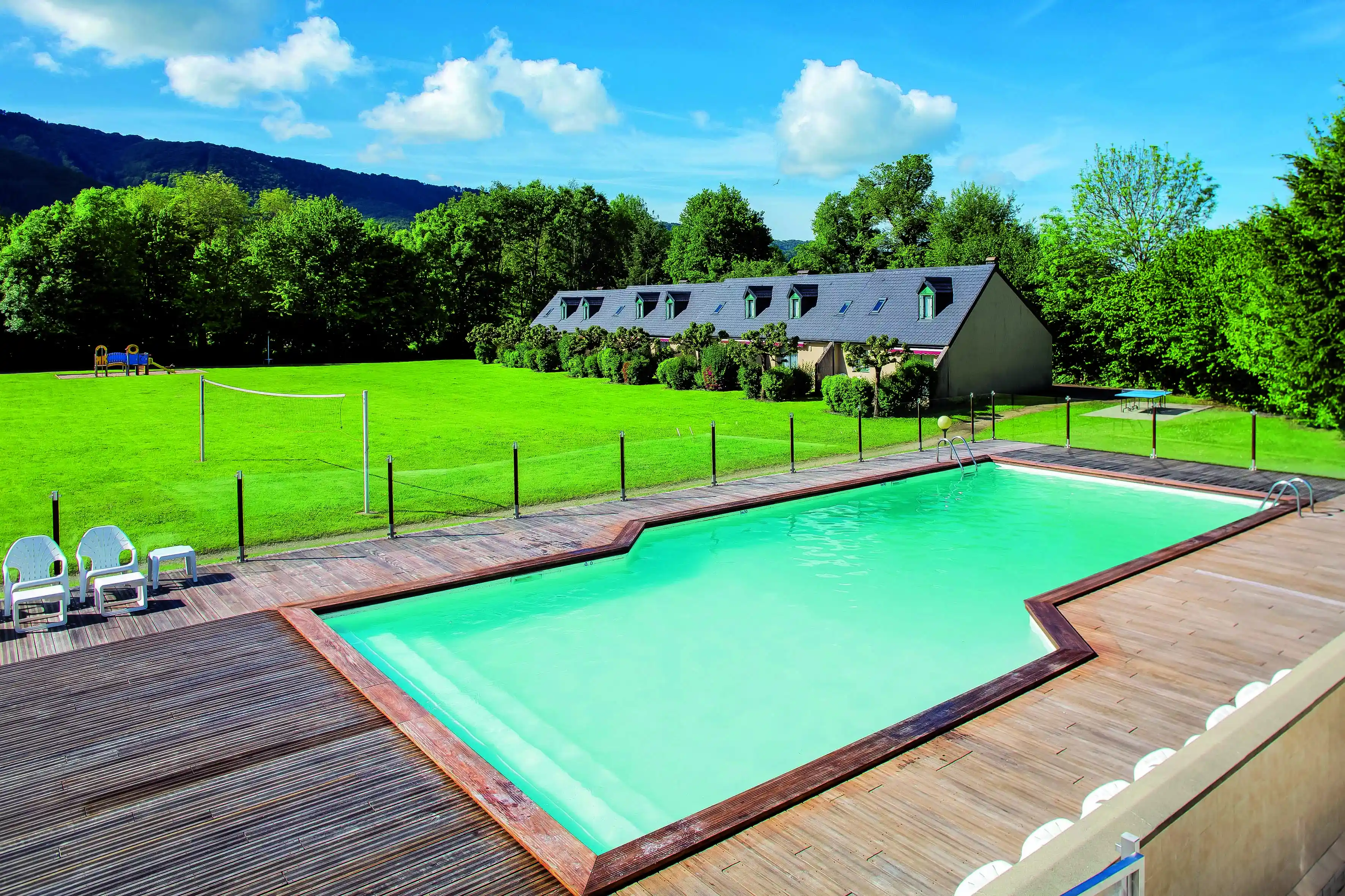 Lagrange Vacances®  - Vic-sur-Cere - HOTEL LE FAMILY