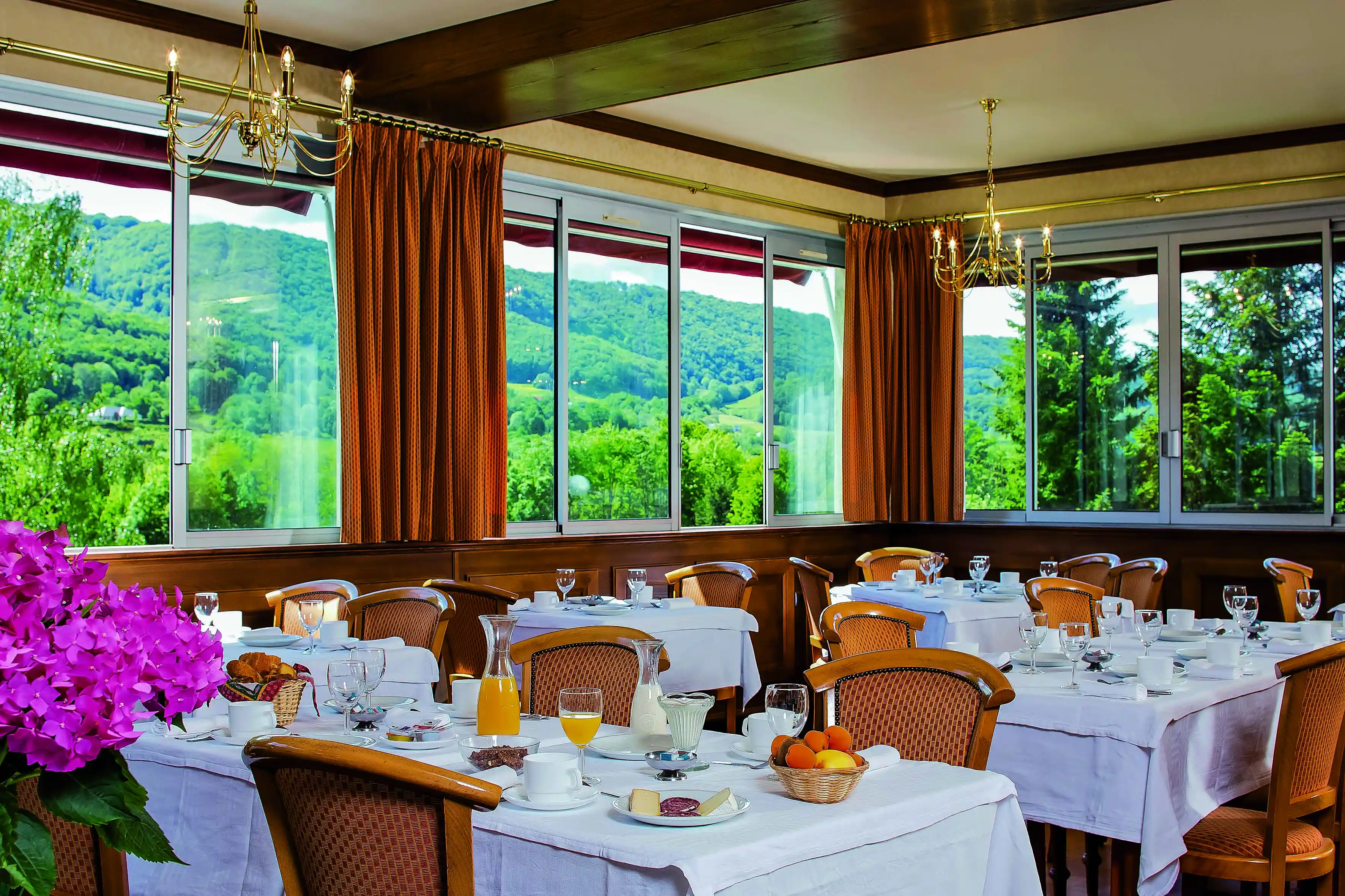 Lagrange Vacances®  - Vic-sur-Cere - HOTEL LE FAMILY