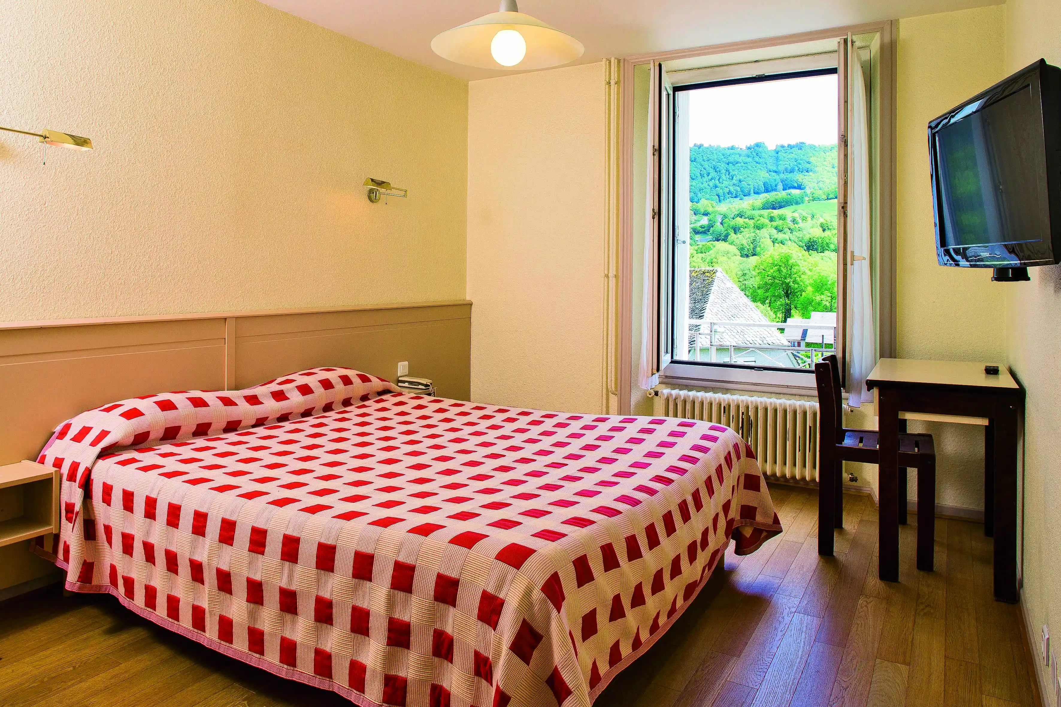 Lagrange Vacances®  - Vic-sur-Cere - HOTEL LE FAMILY