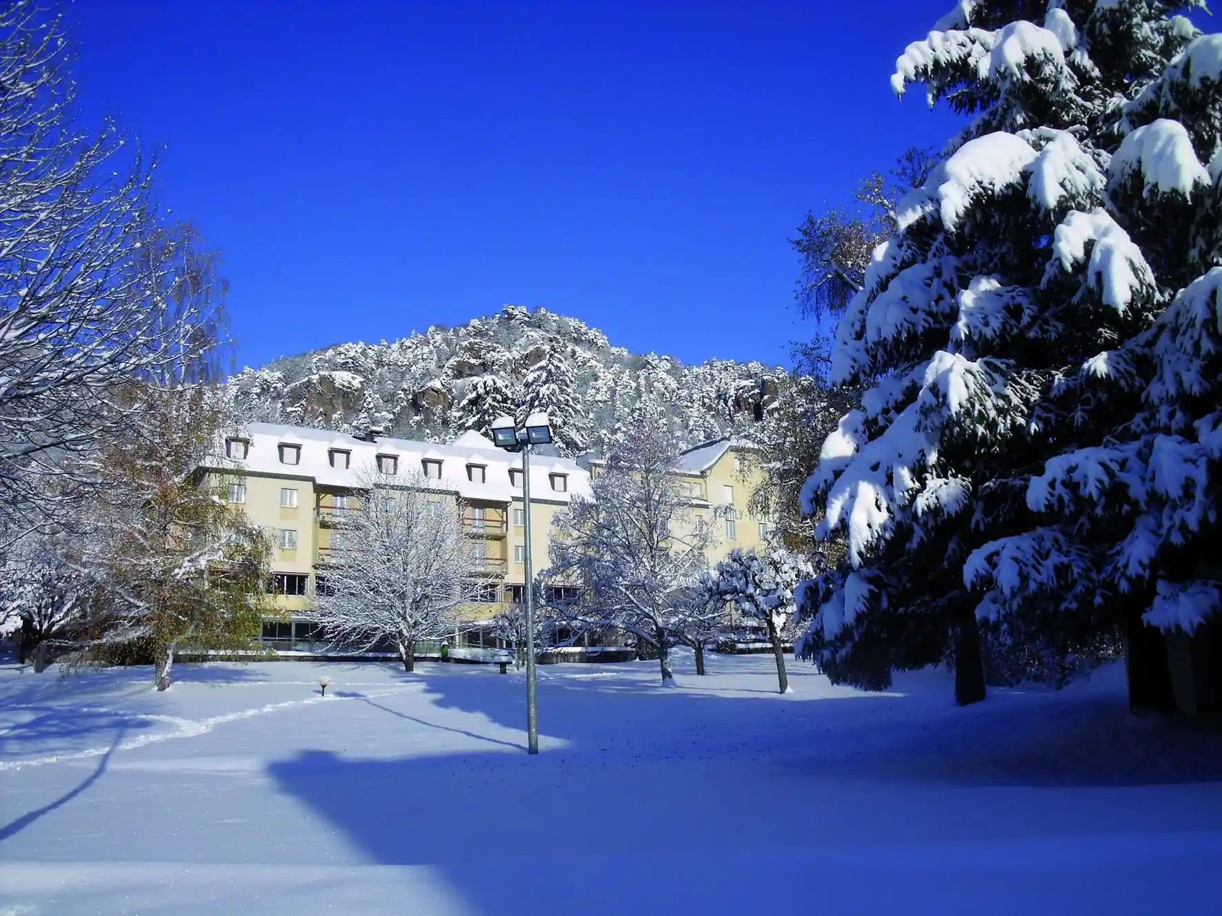 Lagrange Vacances®  - Vic-sur-Cere - Hotel le Family