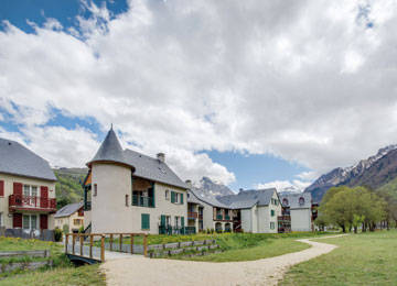 France - Pyrénées - Loudenvielle - Résidence les Jardins de Balnéa